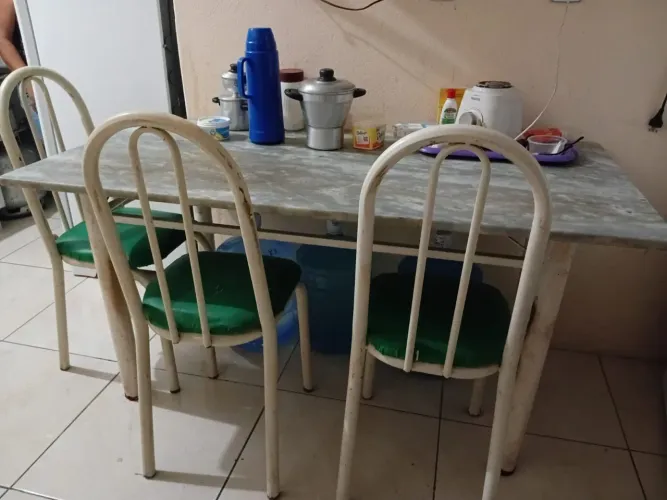 Mesa de pedra de mármore com 6 cadeiras de