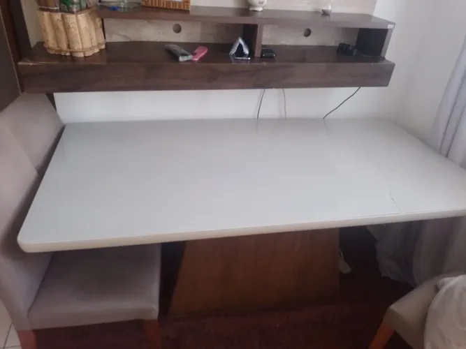 Vende-se está mesa