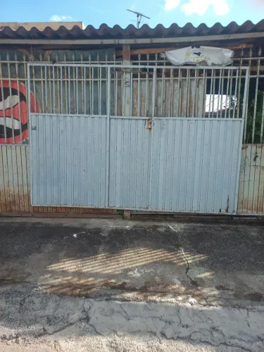 DESAPEGANDO PORTÃO DE METAL EM ÓTIMA QUALIDADE TAMANHO 2,05 DE ALTURA POR 3,05 DE C