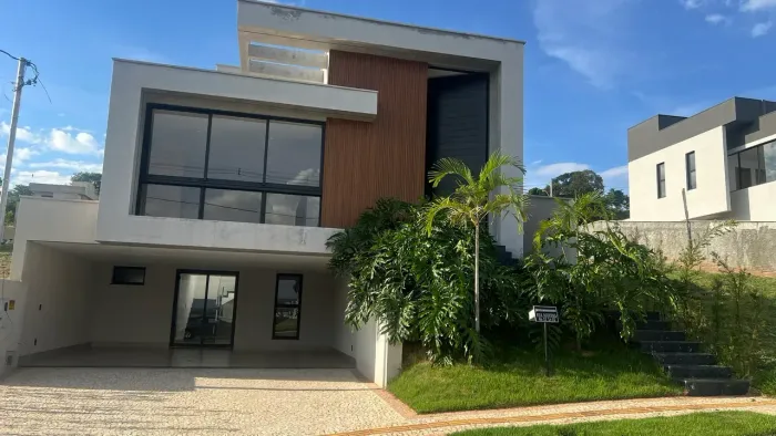 Sobrado a venda, no Jardins Nápoles - Senador Canedo