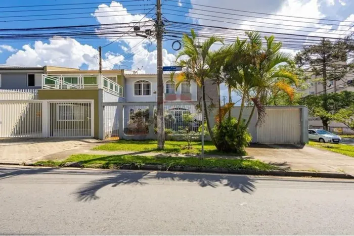Casa com terreno e edícula no Jardim das Américas! em frente ao hospital Erasto Gaertner