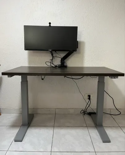 Mesa Escritório Motorizada HON - Altura regulável
