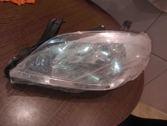 Farol Original lado esquerdo Chevrolet Prisma/ Celta (2006 a 2012)
