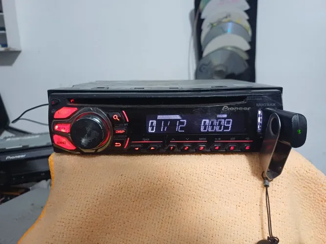Pioneer Deh 1680ub ( com Bluetooth no auxiliar)