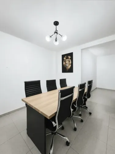 Mesa de Reunião com 6 Cadeiras Presidente
