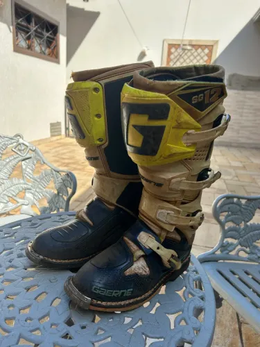 Bota Gerne SG12 n.8 (tamanho 40 Brasil) solado e biqueira novos, trocados recentemente.