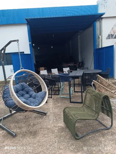 Balanço suspenso em alumínio e corda náutica 