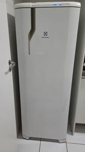 Doação geladeira Electrolux frost free (precisa trocar o motor)