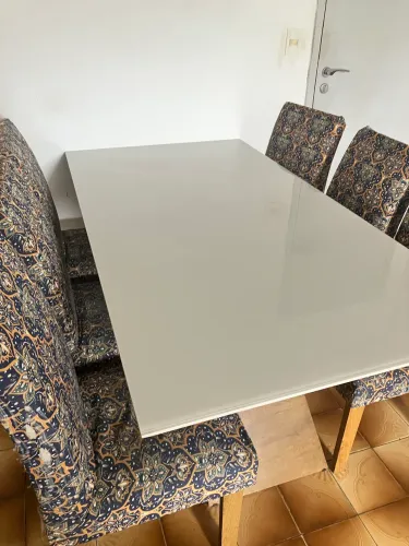 Mesa laqueada com 6 cadeiras