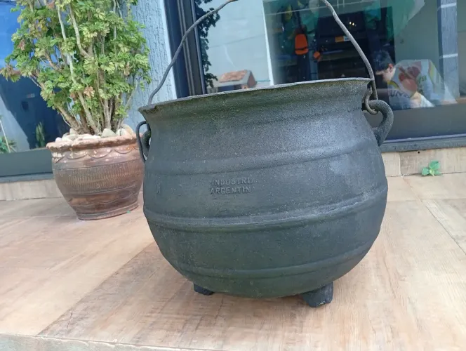 Panela de Ferro Fundido Antigua de 20 Litros // Perfeita Estado Para Ser Usada