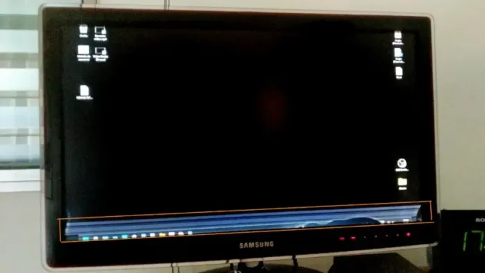 Tv 24 Polegadas Samsung (funcionando) HDMi com linhas no canto da tela (não Envio)