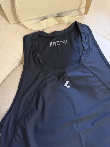 Regata LIVE! Original TAM M NOVA usada uma vez , 120,00 pra vender logo