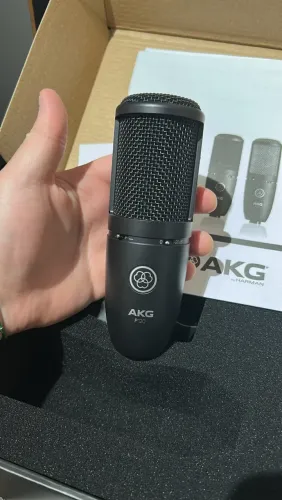 microfone condensado AKG P120