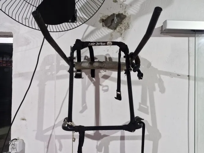 Suporte universal de bicicleta para carro