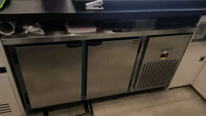 Balcão Refrigerado (geladeira) Encosto 1,50m 2 Portas Em Inox KBSC-150D Kofisa 325 litros