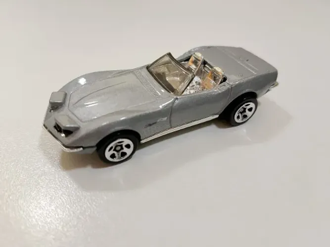 Corvette Stingray - HotWheels