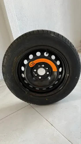 Pneu Pirelli novo com roda