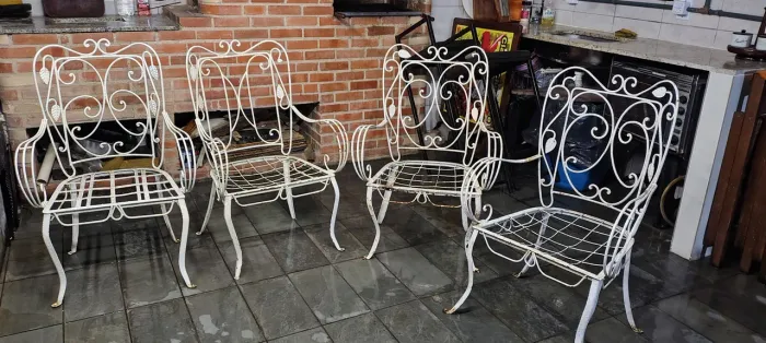 Vendo cadeiras decorativas de ferro