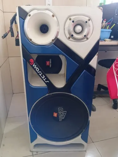 Som automotivo de mala