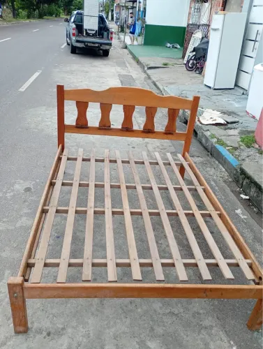 Vendo cama de casal madeira angelim