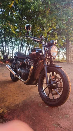 Speed Twin 900 2023 Preta