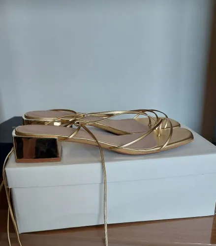 Sandalia dourada tamanho 36
