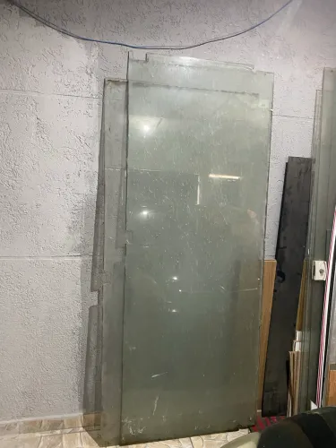 Porta pivotante vidro 0,85 x 2,23 8mm