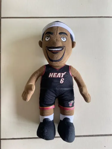 Lebron James - boneco