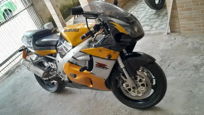 1996 Suzuki srad 750 apta a placa preta!