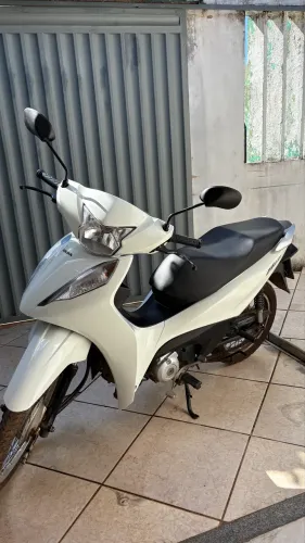 Moto Biz ES 2025 quitada, 12.500km