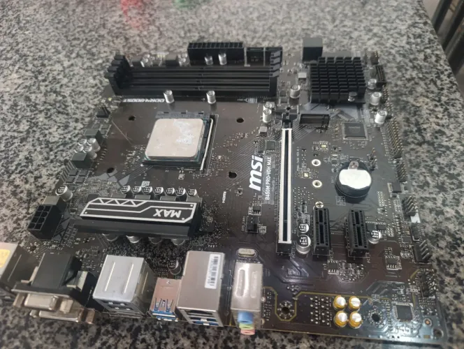 Placa mãe b450m pro vd-h Max (COM DEFEITO)