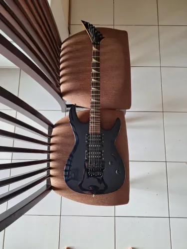 Guitarra SuperStrato Ponte Floyd Rose + Capa + Correia