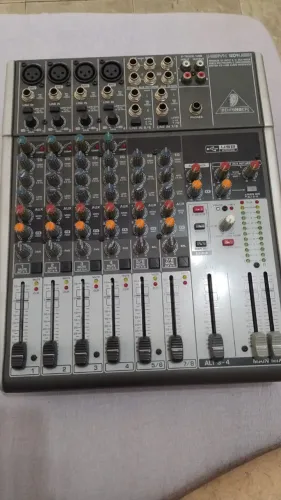 Mesa de som Behringer USB de 8 canais LEIA O ANUNCIO