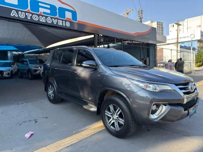 Toyota Hilux SW4 SR 4X2 2.7/ 2.7 Flex 16V Aut. 2017