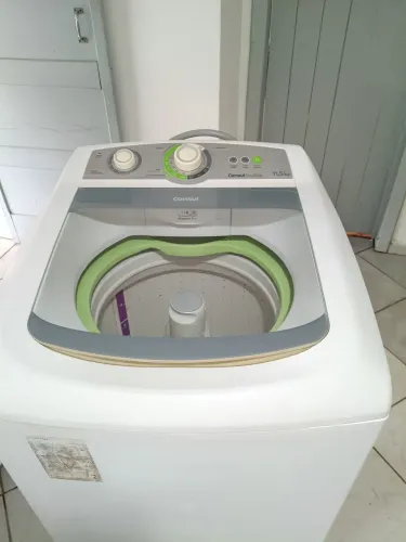 Vendo uma máquina de lavar roupa 11 quilos da Consul facilite bem silincioza funcionando