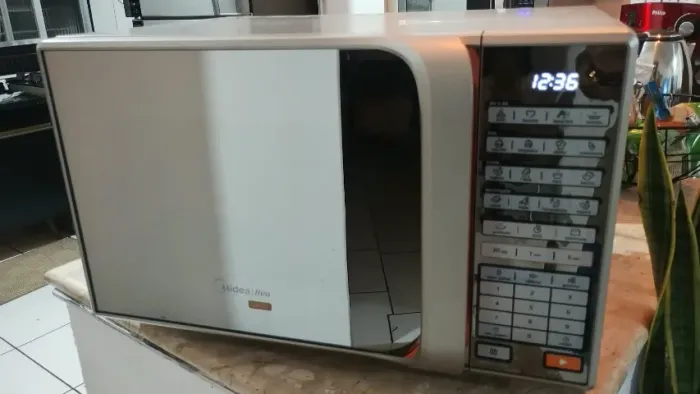 Micro-ondas Espelhado Midea 30L Display fluorescente Funções Grill Limpa Facil 127v (NOVO)
