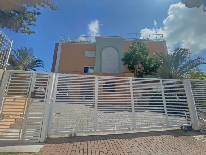 Apartamento no Saco dos Limões, 3 quartos com armários e 2 vagas de garagem