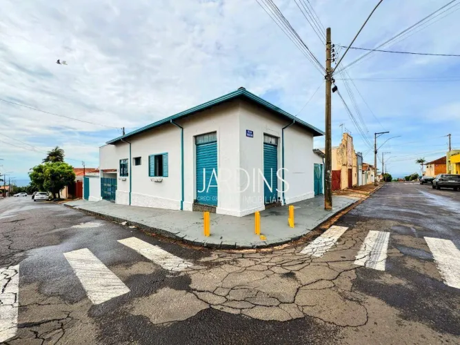 Casa com 2 suítes à venda, 196 m² por R$ 350.000 - Centro - Altinópolis/SP