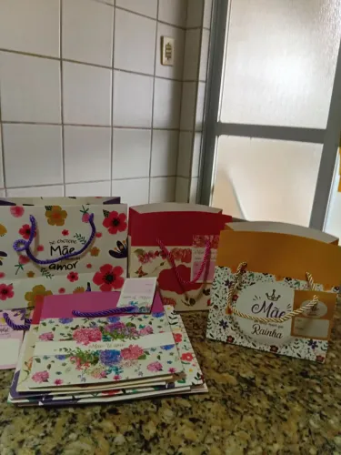 Lindas sacolas para dia das mães  9 unidades , valor unitário. 