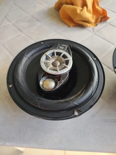 Vende-se 2 auto falantes de som automotivo 