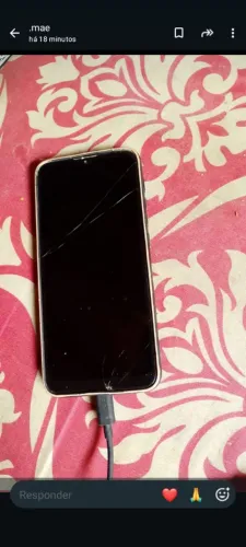 Vendo celular Motorola ele tá trincado