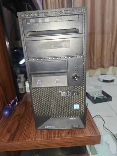 Servidor Lenovo ThinkServer TS150 