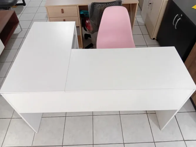 Mesa e cadeira para estudar