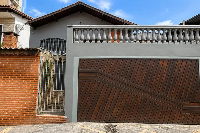 Casa comercial na Rua Manuel Ribas, 209 145 m²