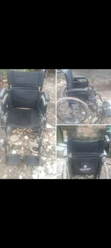 Vende-se uma cadeira de roda em ótimo estado aceito proposta valor 350