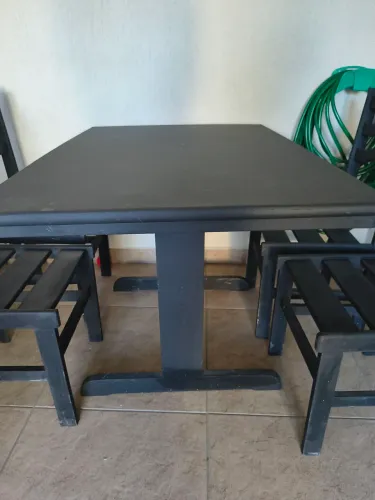 Mesa com 4 cadeiras