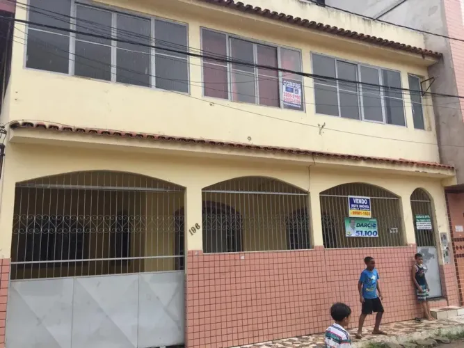Predio 6 aps + casa + garagem