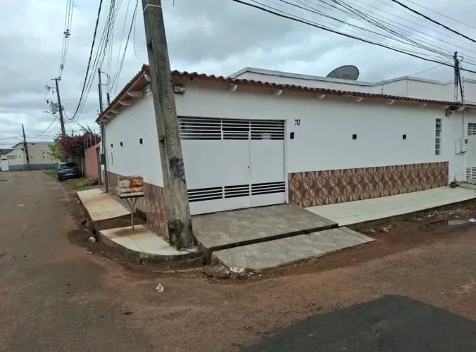Casa à Venda - 1 Quarto 1 Banheiro