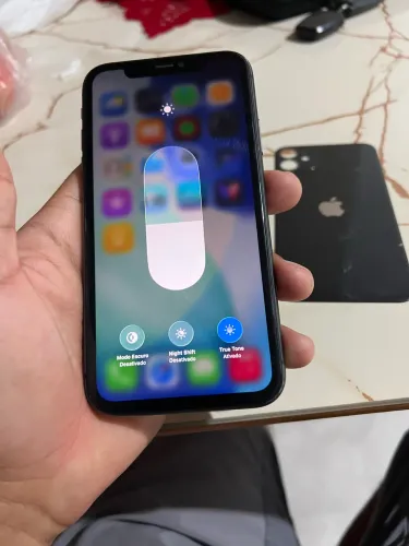 iPhone 11 128 GB R$450 pra vender rápido 