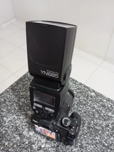 Canon T5 + lente 18-55mm + Flash YN685